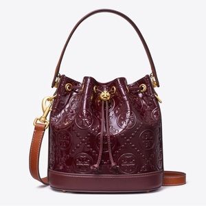 NEW 🔥 $578 Tory Burch Monogram Embossed Bucket Patent Leather